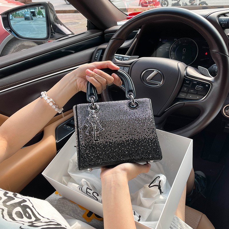 Interior Design High End - 女性のための高級ハンドバッグ,ラインストーンチェーン付きの小さな正方形のハンドバッグ,夜の宴会,デザイナーのショルダーバッグ,新しいコレクション2024