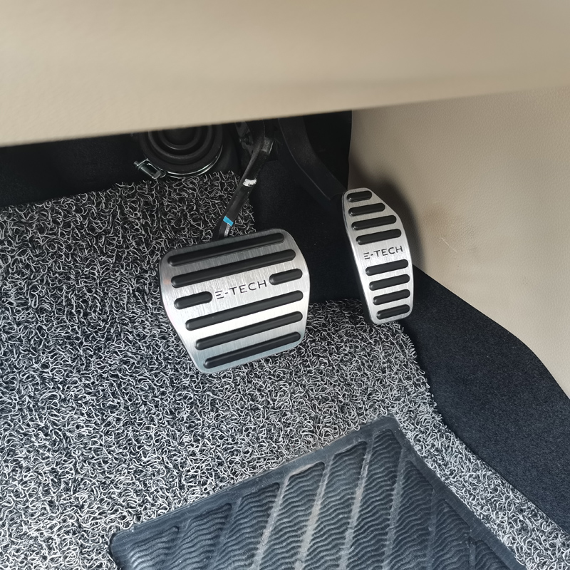 ルノー SYMBIOZ E-TECH ハイブリッド 2024 - Interior Design Tech のレビューと価格